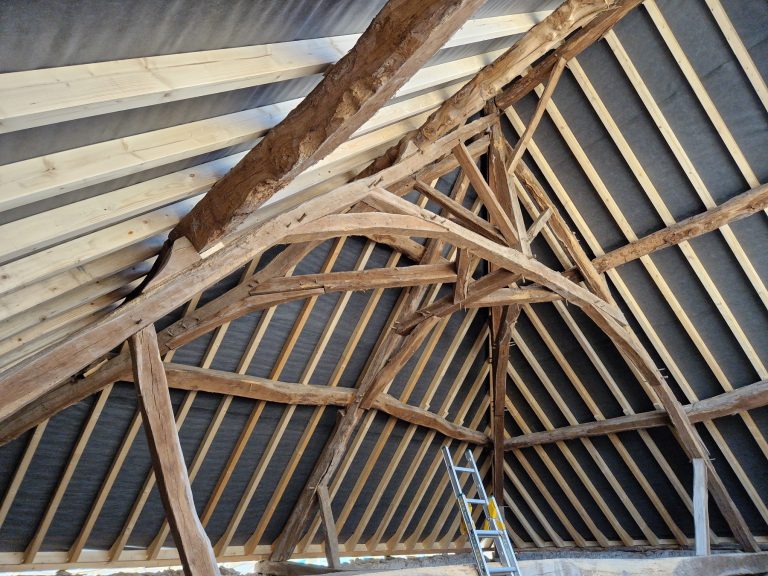 Rénovation corps de ferme, charpente intérieur